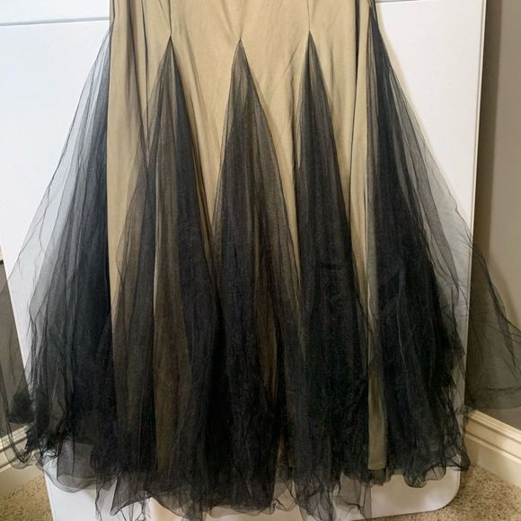 DEB Formal Dress Nude Black. Sz 7 / 8. Mermaid sequins. Sleeveless. Like New - Picture 9 of 13